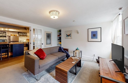 Multnomah House | Tranquil, walkable home with seasonal pool, beautiful gardens & 2 patios