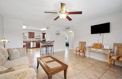 Florida North Atlantic Coast Apartment | Tranquil Waterfront Apt in North Palm Beach