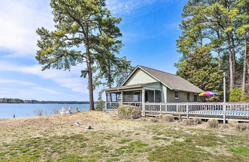 Reedville Cottage | Tranquil Waterfront Cottage with Private Beach!