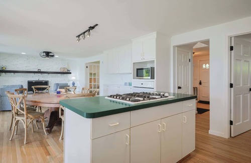 Monument Beach House | Tranquil Waterfront Getaway