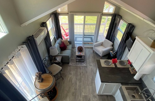 Dennis House | Tranquil Waterfront Casita