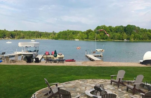 Smyrna House | Tranquil Waters on Blue Lake - Barrel Sauna, Hot Tub, Sleeps 12, Fire Pit