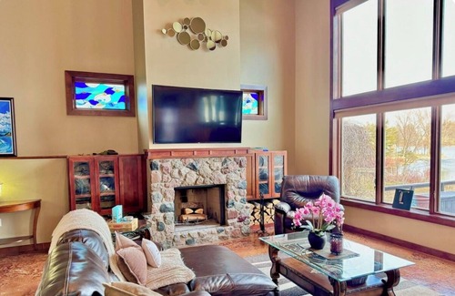 Smyrna House | Tranquil Waters on Blue Lake - Barrel Sauna, Hot Tub, Sleeps 12, Fire Pit