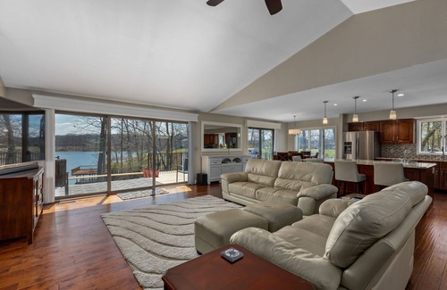 Effingham House | Tranquil Waters Retreat