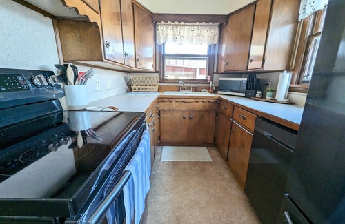 Fremont House | Tranquil Waters retreat with Lake Access and all the amenities to feel at home .