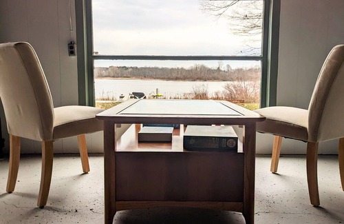 Fremont House | Tranquil Waters retreat with Lake Access and all the amenities to feel at home .