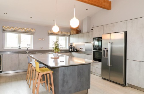 Kneesall Cottage | TRANQUIL WATERS WELLNESS RETREAT, family friendly in Farnsfield