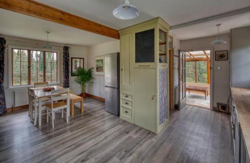 Wraxall House | Tranquil Woodland Cottage, 10-Min Drive to Clifton