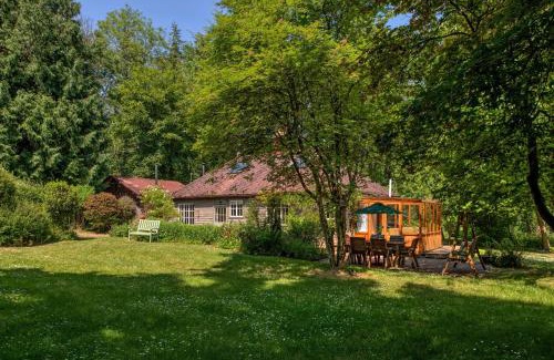 Wraxall House | Tranquil Woodland Cottage, 10-Min Drive to Clifton