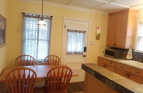 Zilker House | Tranquil Zilker neighborhood bungalow in 78704 on street front quiet cul de sac