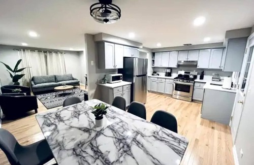 Wasco House | Tranquility 4BR Schaumburg