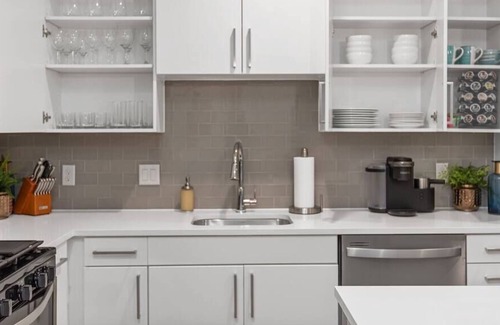 The Woodlands Apartment | Tranquility · 5* Lux Apt, WorkSpace, WIFI, Pool,Gym