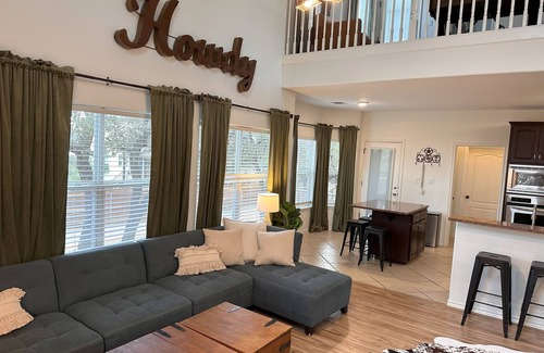 Point Venture House | Tranquility at the Lake! 3 KING Rooms+Bunks, Boat Parking+ Launch, Beach Access