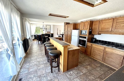 Blind Bay House | Tranquility Bay - Waterfront - Shuswap Vacations & Sledding Accommodation