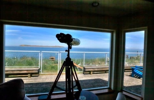 Diamond Point House | Tranquility Beach Hideaway Beachfront Escape