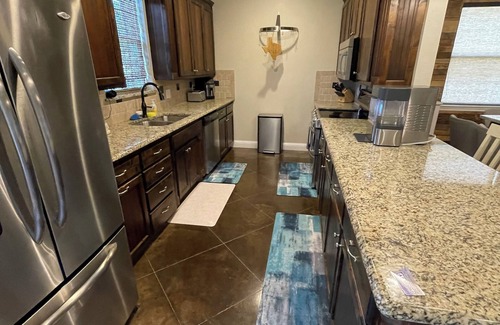 Carolyn Estates House | Tranquility Cove Lakehouse. Hot Tub! Family-Friendly, Newly Renovated
