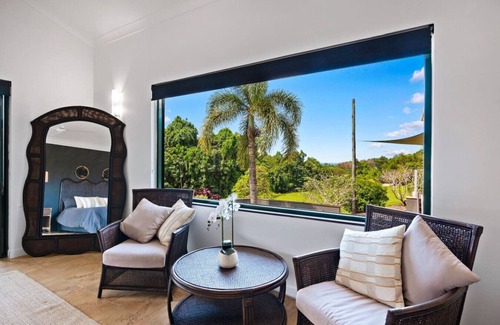 Mission Beach House | Tranquility Grand Bedroom for Couples | Luxury Rainforest Meets Reef | Sleeps up to 2