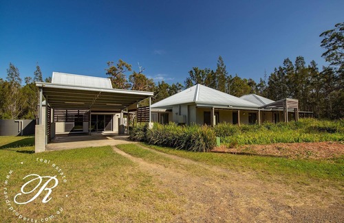 Bungwahl House | Tranquility in the bush close to lakes and beaches
