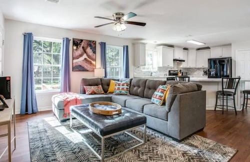 Cibolo House | Tranquility in the City, 6 BR, Backyard Oasis