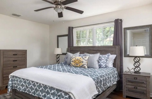 Cibolo House | Tranquility in the City, 6 BR, Backyard Oasis
