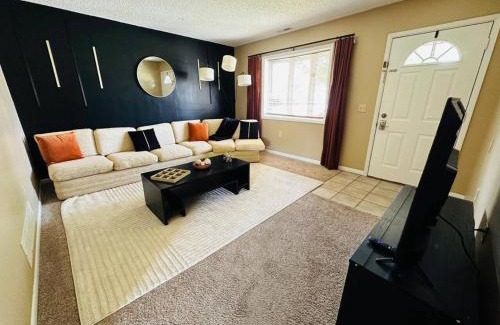 Trenton House | Tranquility in Trenton -Sleeps 9