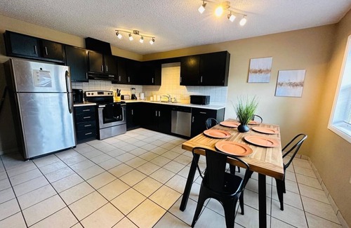 Trenton House | Tranquility in Trenton -Sleeps 9