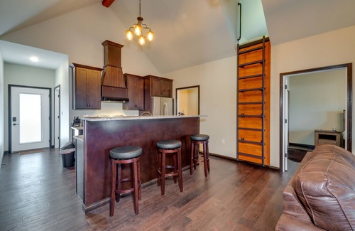 Columbia House | Tranquility Lake Getaway w/Hot Tub on 27 Acres!