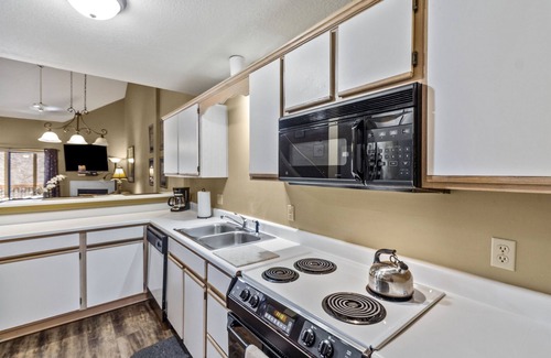 Table Rock Condo | Tranquility~Luxury Lakefront Condo~Pools~HotTub