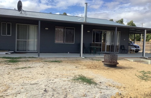 Crossman House | Tranquility on 10 acres with Hotham River on your doorstep.