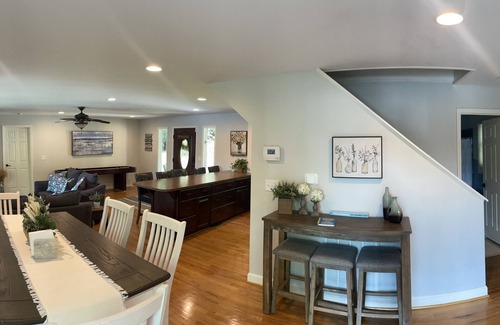 Norwood House | Tranquility on Lake Tillery , whole house with large dock & paddle boards!