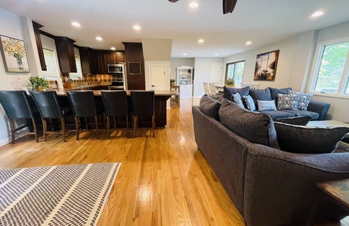 Norwood House | Tranquility on Lake Tillery , whole house with large dock & paddle boards!