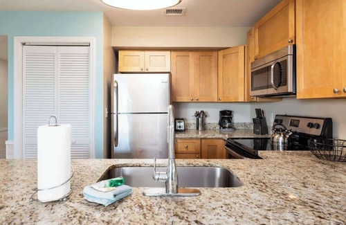 Tavernier Condo | Tranquility on the Top Floor at Ocean Pointe Suite