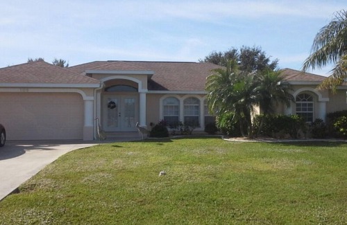 White Marsh Villa | Tranquility: Sun, Serenity & Space – 4BR/3BA Pool Retreat for 6 in Rotonda West