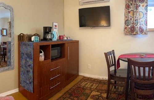 Rio Grande Blvd Apartment | Tranquilo Guest Suite in the North Valley, close to I-40 and Old Town