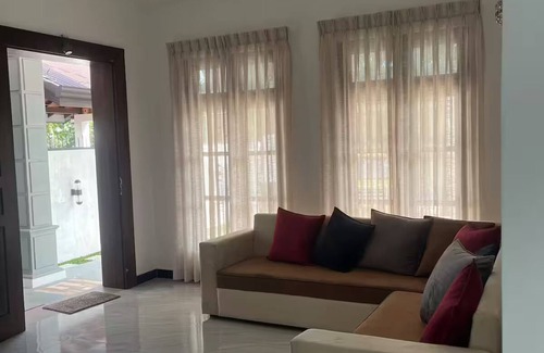 Seeduwa - Katunayake Bed & Breakfast | Transit Terminal at Colombo airport - Deluxe Familyn