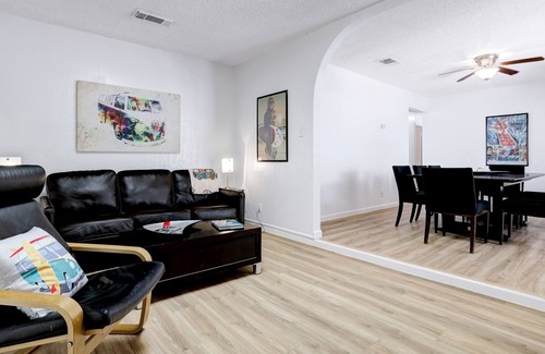 Heritage House | Transporter - A Birdy Vacation Rental