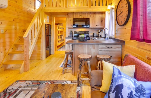 Traphill Cabin | Traphill Cabin Retreat w/ Scenic View & Fire Pit!