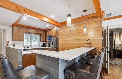 Moscow Villa | Trapp Alpine Chalet at von Trapp Family Lodge: 4 br, a/c, firepit, deck & views, resort amenities!