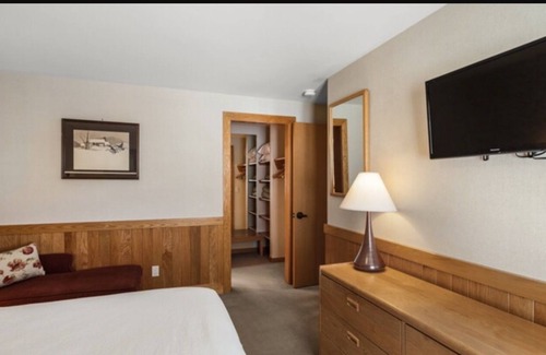 Moscow Ski Chalet | Trapp Family Chalet Feb 18-25, 2024. PRESIDENT'S WEEK - 2BR, 2BTH, Sleeps 6