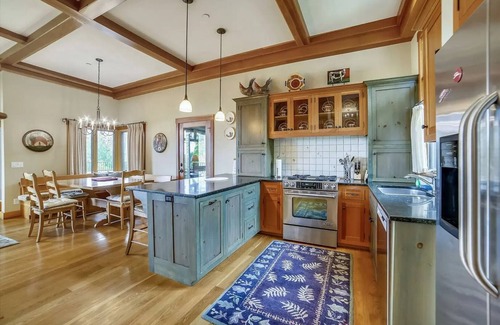 Moscow Villa | Trapp Family Luxury Villa in Stowe, 3-BRs, Sleeps 8, June 25 - July 3