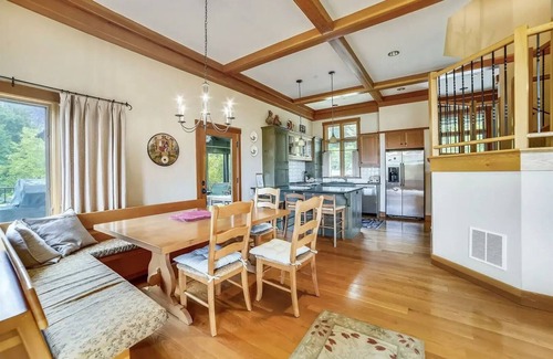 Moscow Villa | Trapp Family Luxury Villa in Stowe, 3-BRs, Sleeps 8, June 25 - July 3