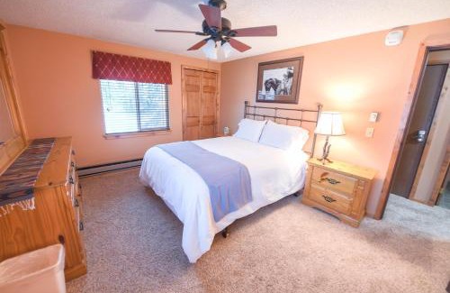 West Yellowstone House | Trapper Condo Unit 7