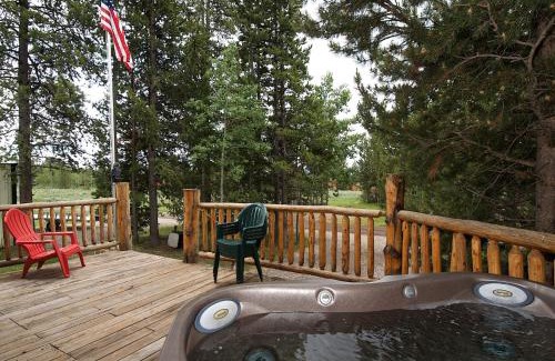 Island Park House | Trappers Chalet by KABINO Luxury Mountain Lodge Hot Tub Close to Yellowstone and Harriman Park Grill WiFi