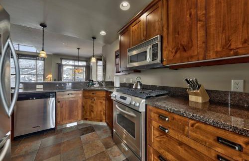 Sun Peaks House | Trappers Landing #27 By Bear Country
