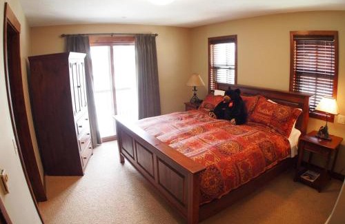 Sun Peaks House | Trappers Landing #27 By Bear Country