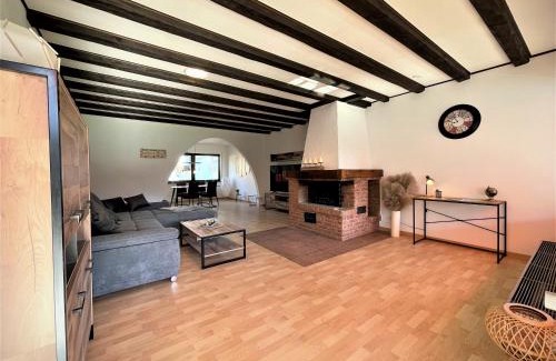 Bullay Apartment | Traumaussicht Kamin Balkon Burgblick 65 Zoll TV Netflix Waipu Lindenplatz