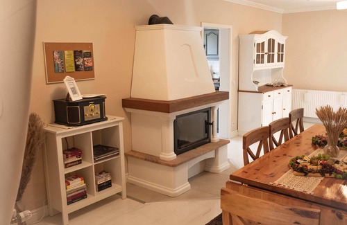 Stadtlauringen Apartment | Traumhafte Ferienwohnung zum See. Mit Pool, Whirlpool, Sauna und Outdoor-küche