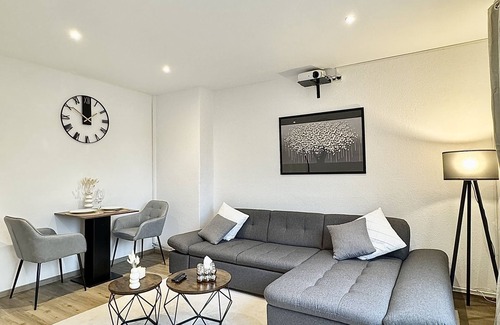 Ricklingen Apartment | Traumhaftes City Apartment Kinoleinwand Wifi
