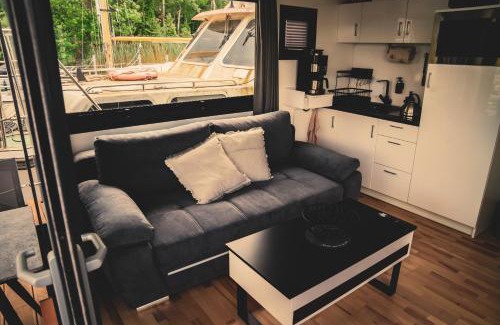 Bad Saarow Boat Rental | TraumZeitBoot Heidi - exklusiver Festlieger in perfekter Lage am Scharmützelsee Bad Saarow