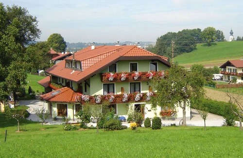 Sankt Georgen im Attergau Apartment | Traunsee - Frühstückspension Holzapfel